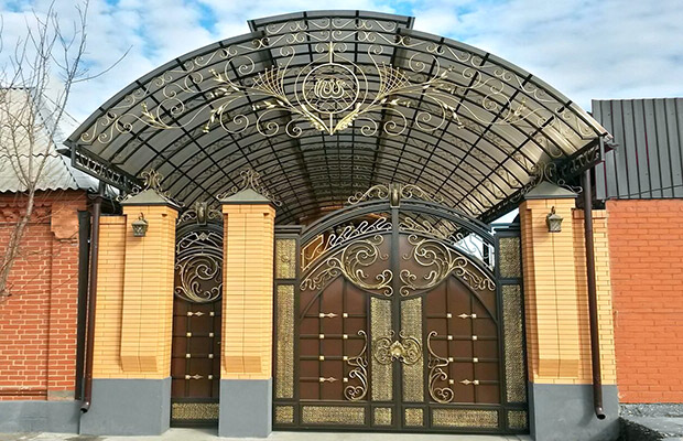 Купить или заказать ворота для дома с навесом - стильные и надежные решения для вашего участка в Гуково от 42150 руб | ВоротМастер-Гкв